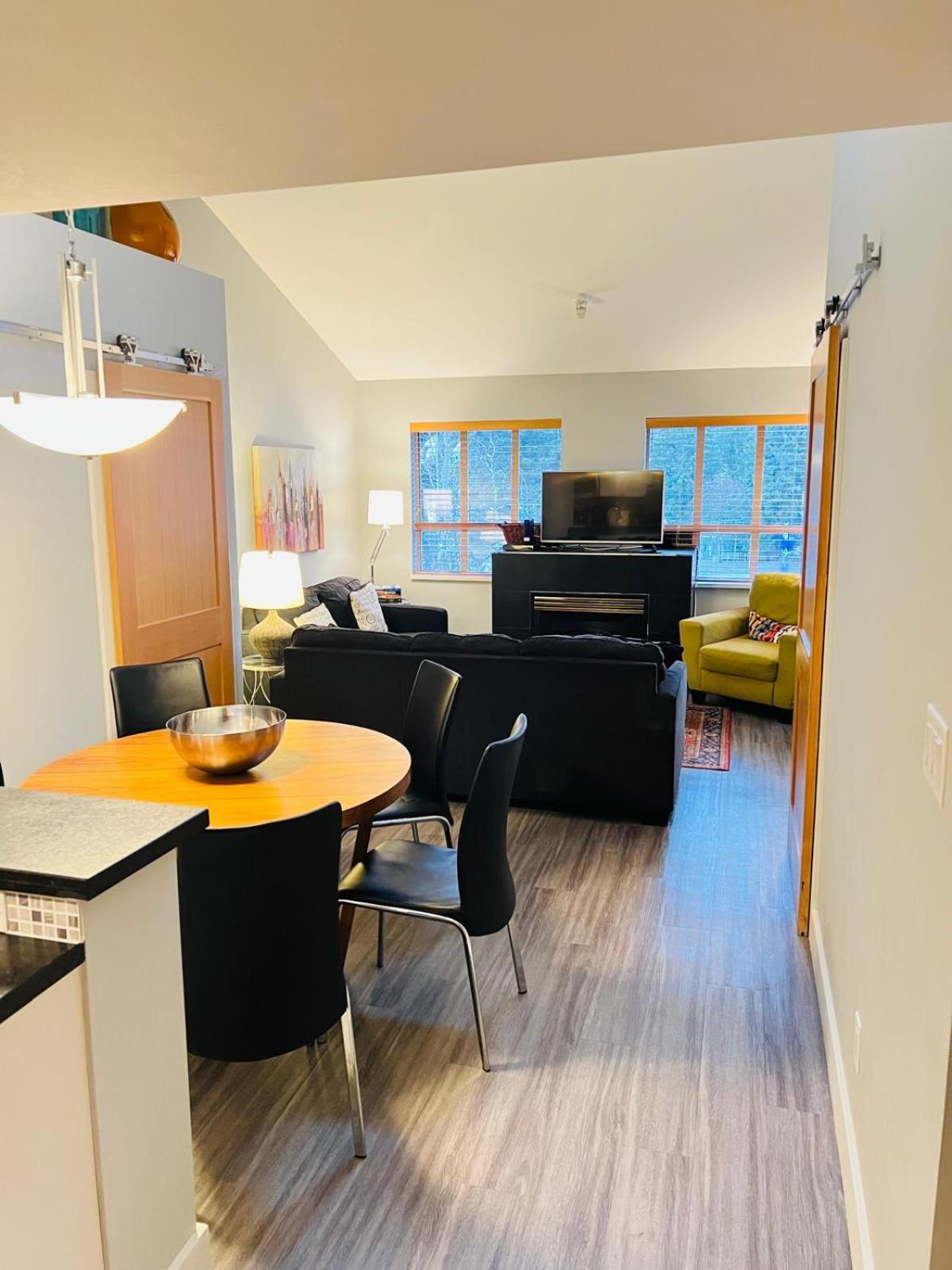 Tyndalstone Lodge 3 Bedroom In The Heart Of Village North Whistler Exterior photo