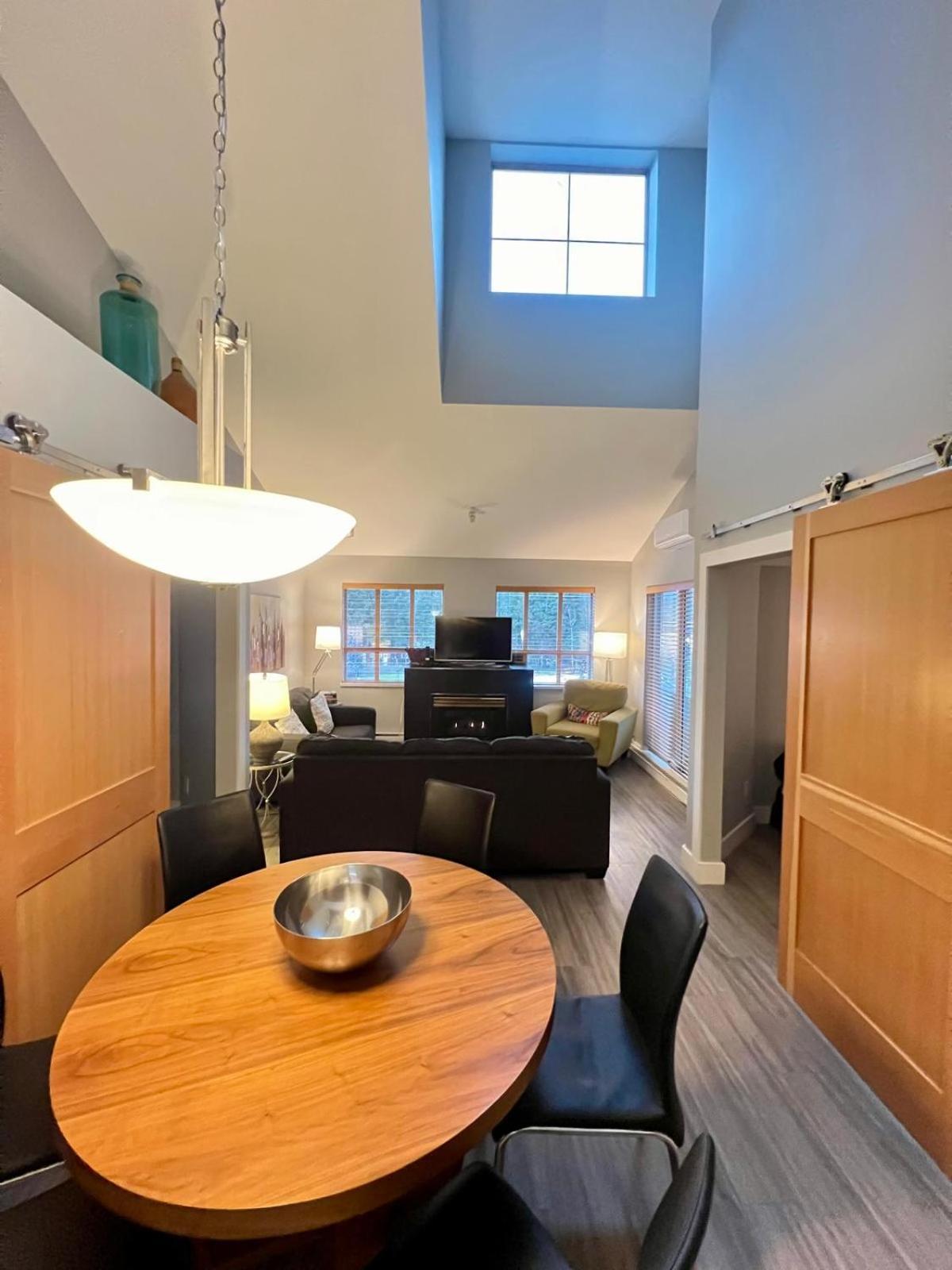 Tyndalstone Lodge 3 Bedroom In The Heart Of Village North Whistler Exterior photo