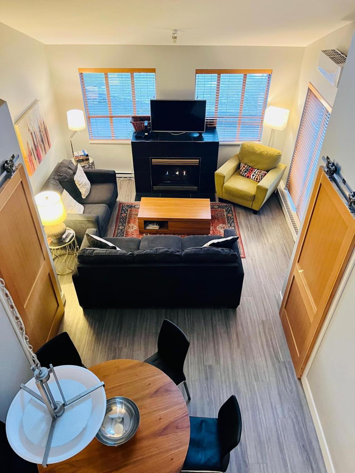 Tyndalstone Lodge 3 Bedroom In The Heart Of Village North Whistler Exterior photo