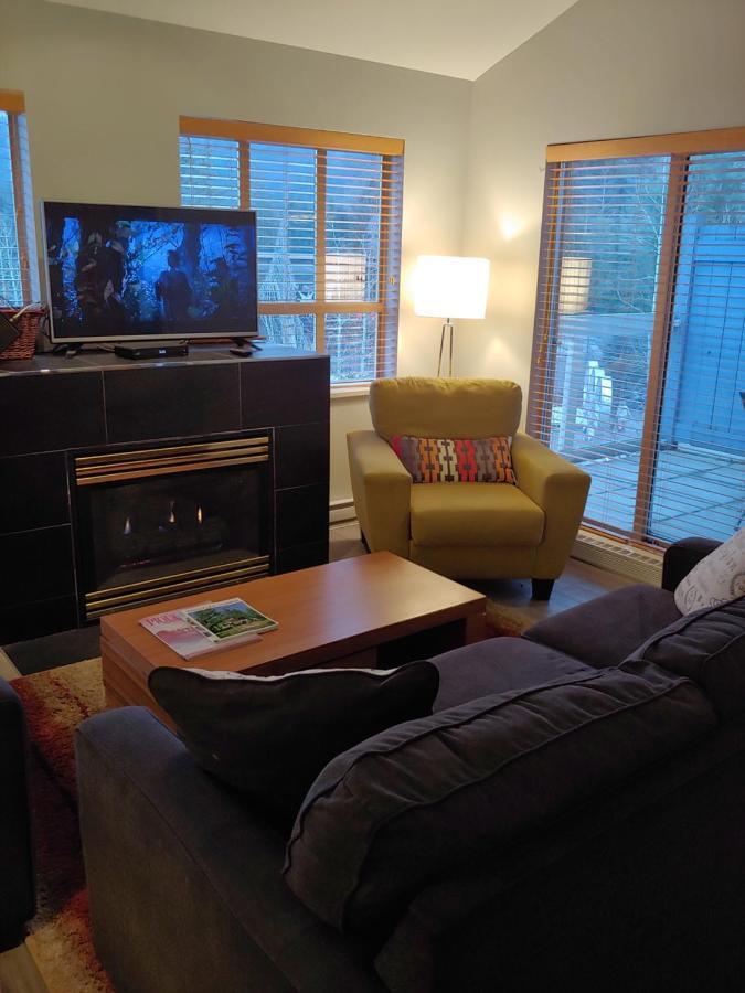 Tyndalstone Lodge 3 Bedroom In The Heart Of Village North Whistler Exterior photo