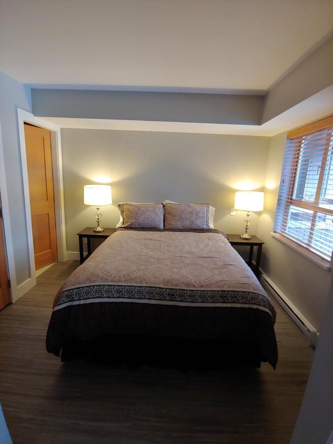 Tyndalstone Lodge 3 Bedroom In The Heart Of Village North Whistler Exterior photo