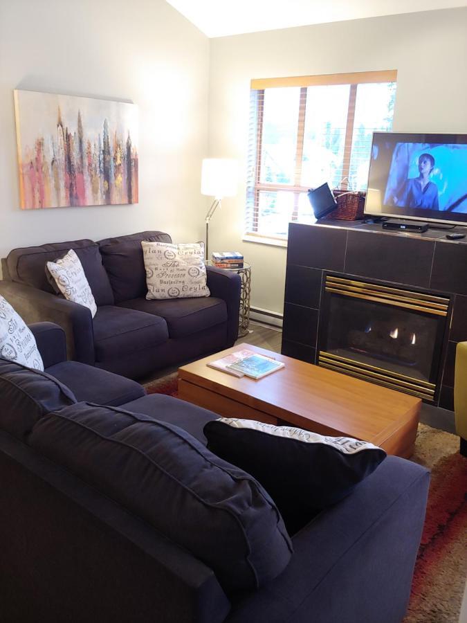 Tyndalstone Lodge 3 Bedroom In The Heart Of Village North Whistler Exterior photo