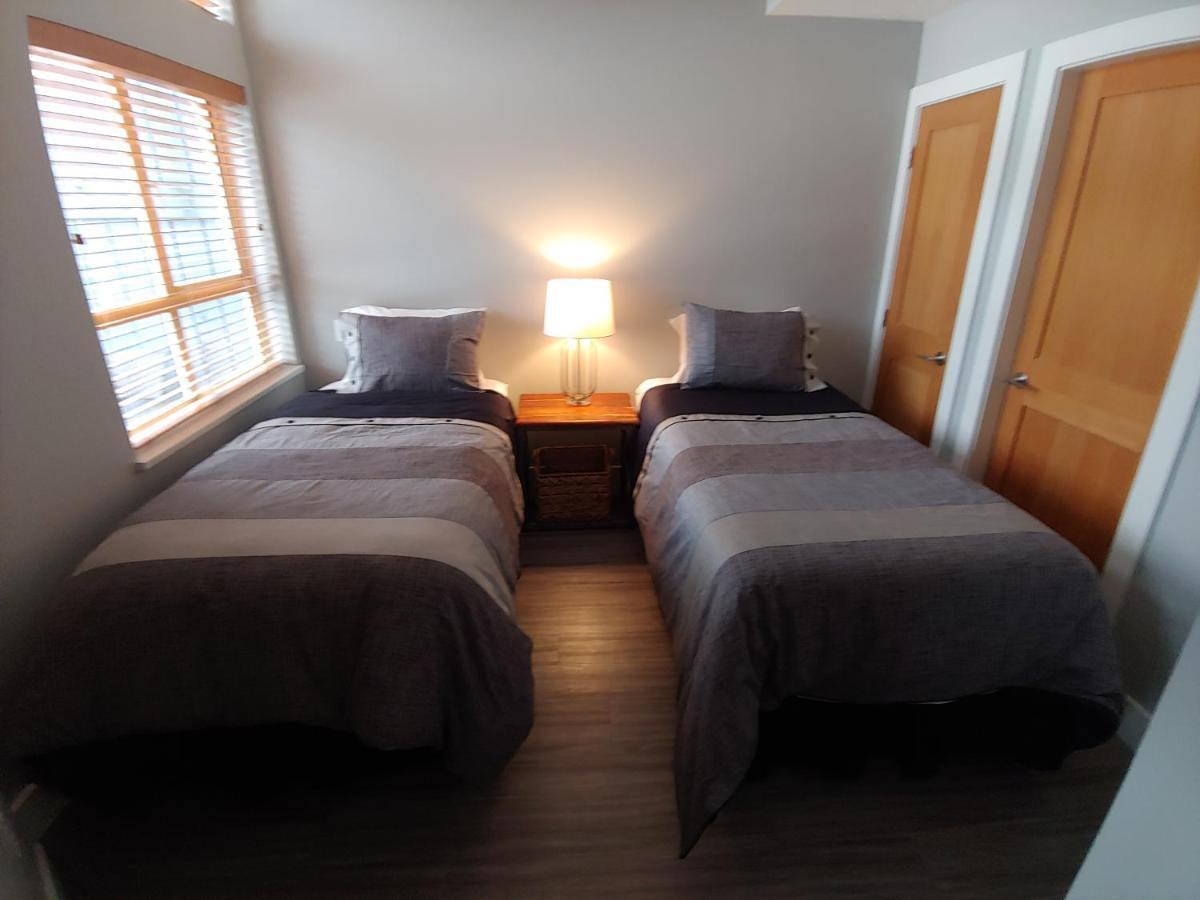 Tyndalstone Lodge 3 Bedroom In The Heart Of Village North Whistler Exterior photo